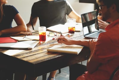 les meilleurs outils de community manager à adopter en 2025